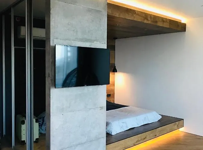 стильный лофт с подвесным креслом в аркадии возле моря!