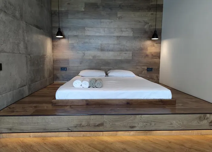 Apartament стильный лофт с подвесным креслом в аркадии возле моря!