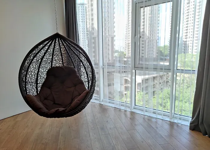 стильный лофт с подвесным креслом в аркадии возле моря!